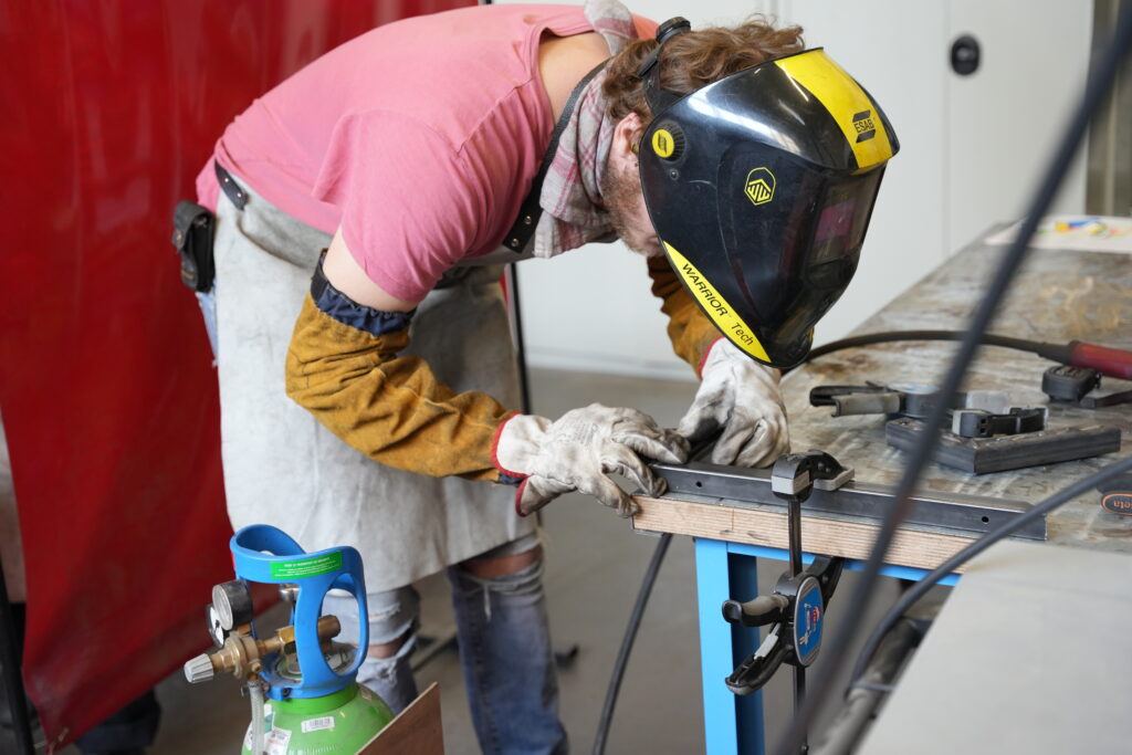 Atelier métal des apprentis machinistes-constructeurs