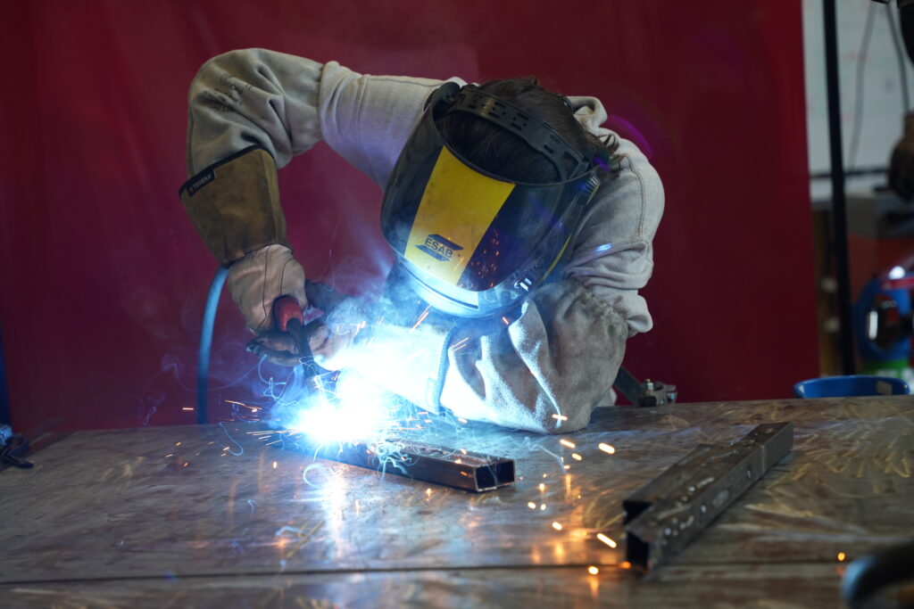 Atelier métal des apprentis machinistes-constructeurs