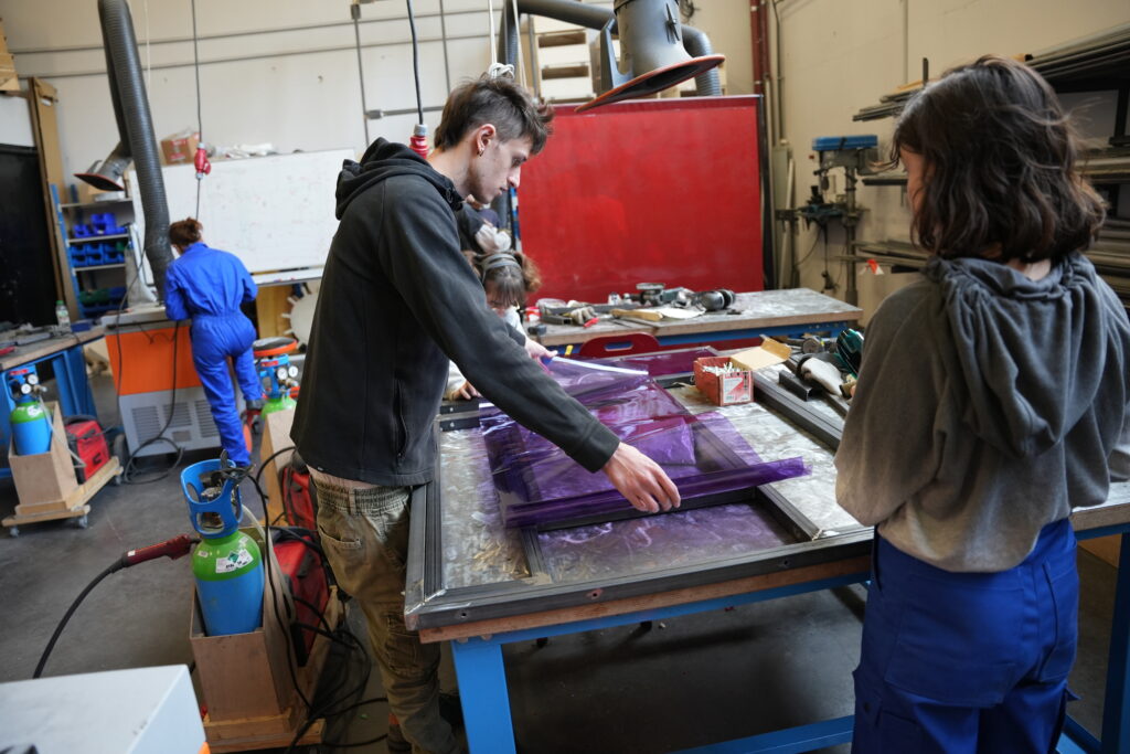 Atelier métal des apprentis machinistes-constructeurs