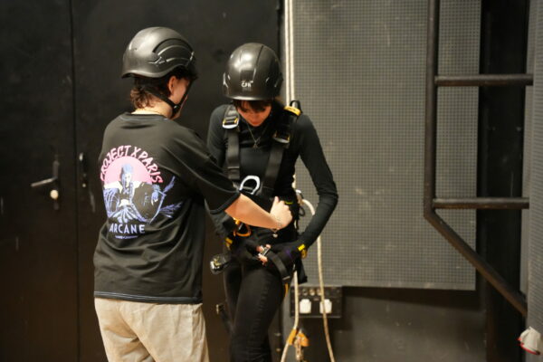 Travail en hauteur - Régisseurs son/vidéo / ©Nadia L - ISTS