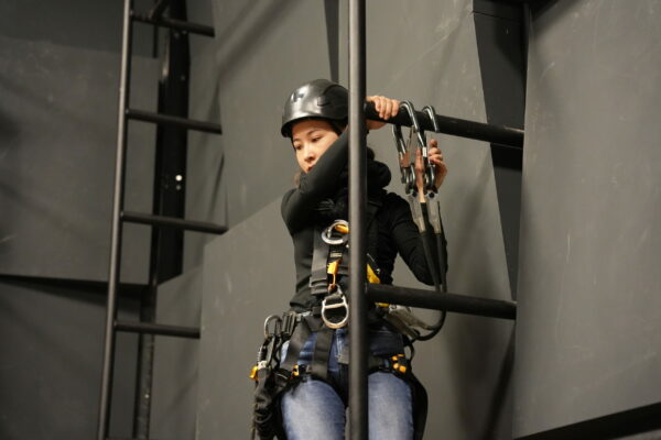 Travail en hauteur - Régisseurs son/vidéo / ©Nadia L - ISTS