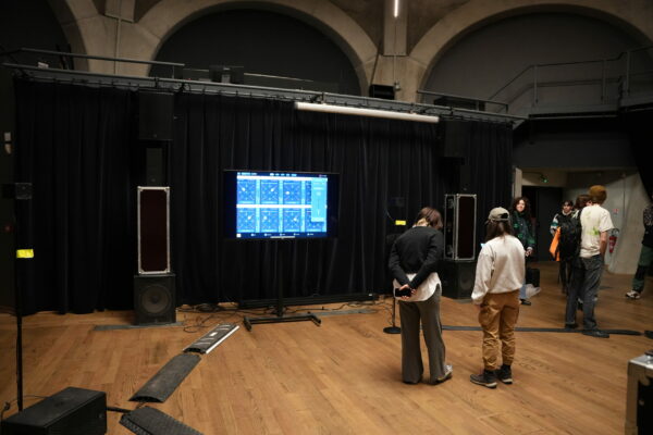 Module écoute des apprentis régisseurs son/vidéo / ©Nadia L - ISTS