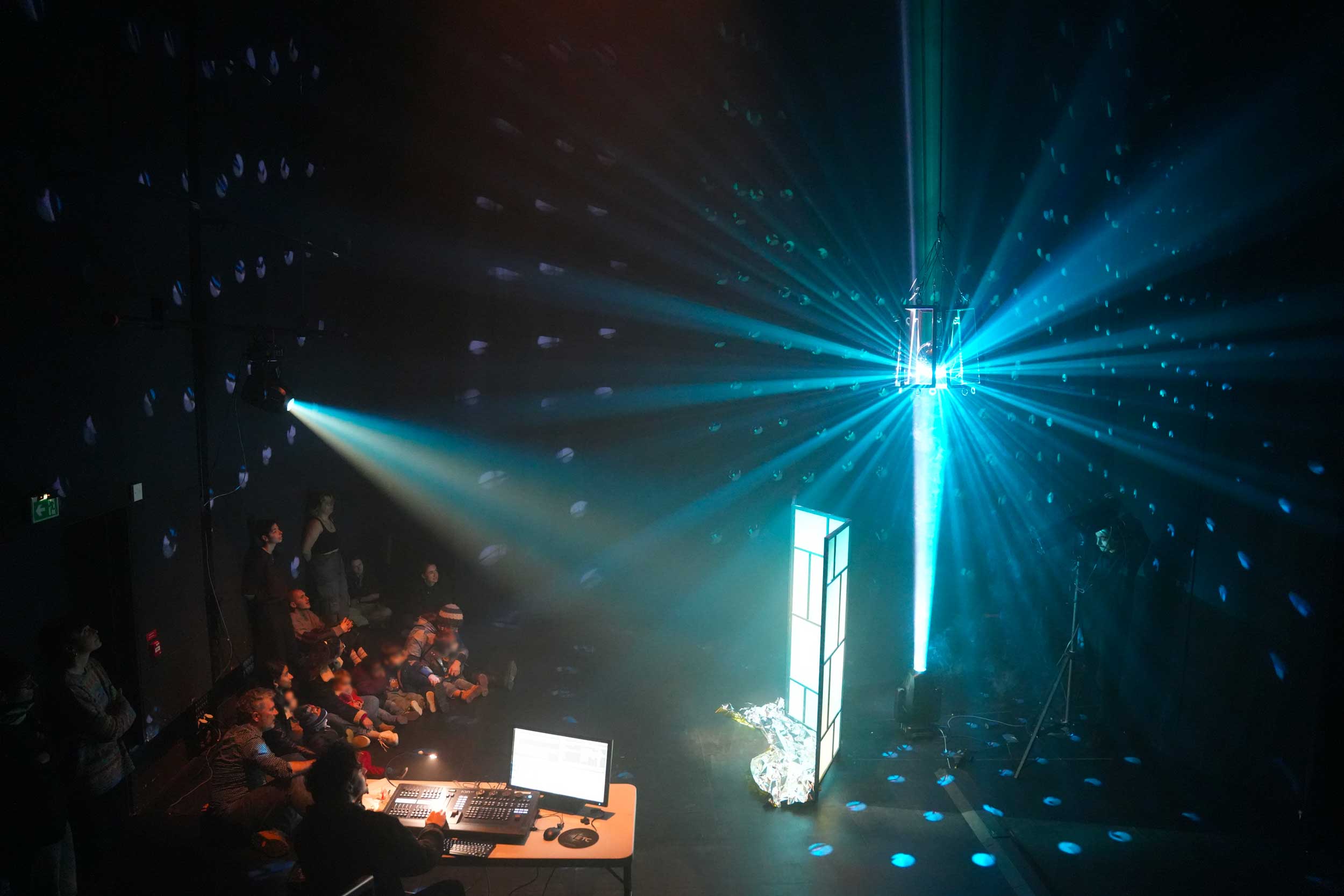 Atelier lumière dynamique des apprentis régisseurs lumière/vidéo